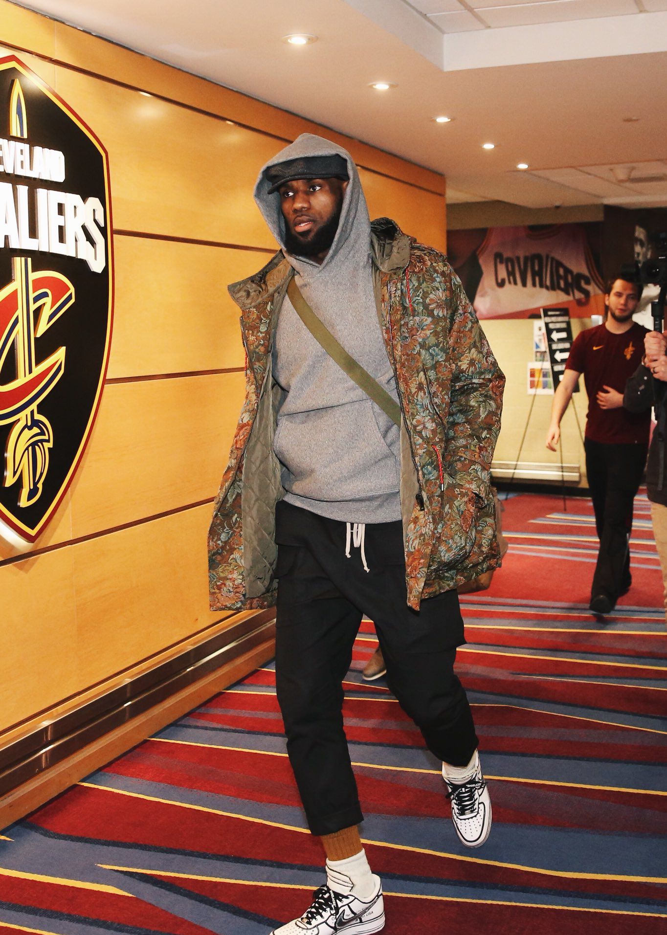 法媒：巴萨、拜仁、米兰和尤文关注南特17岁中卫塔蒂（法媒：巴萨、拜仁、米兰与尤文有意南特17岁中卫塔蒂）