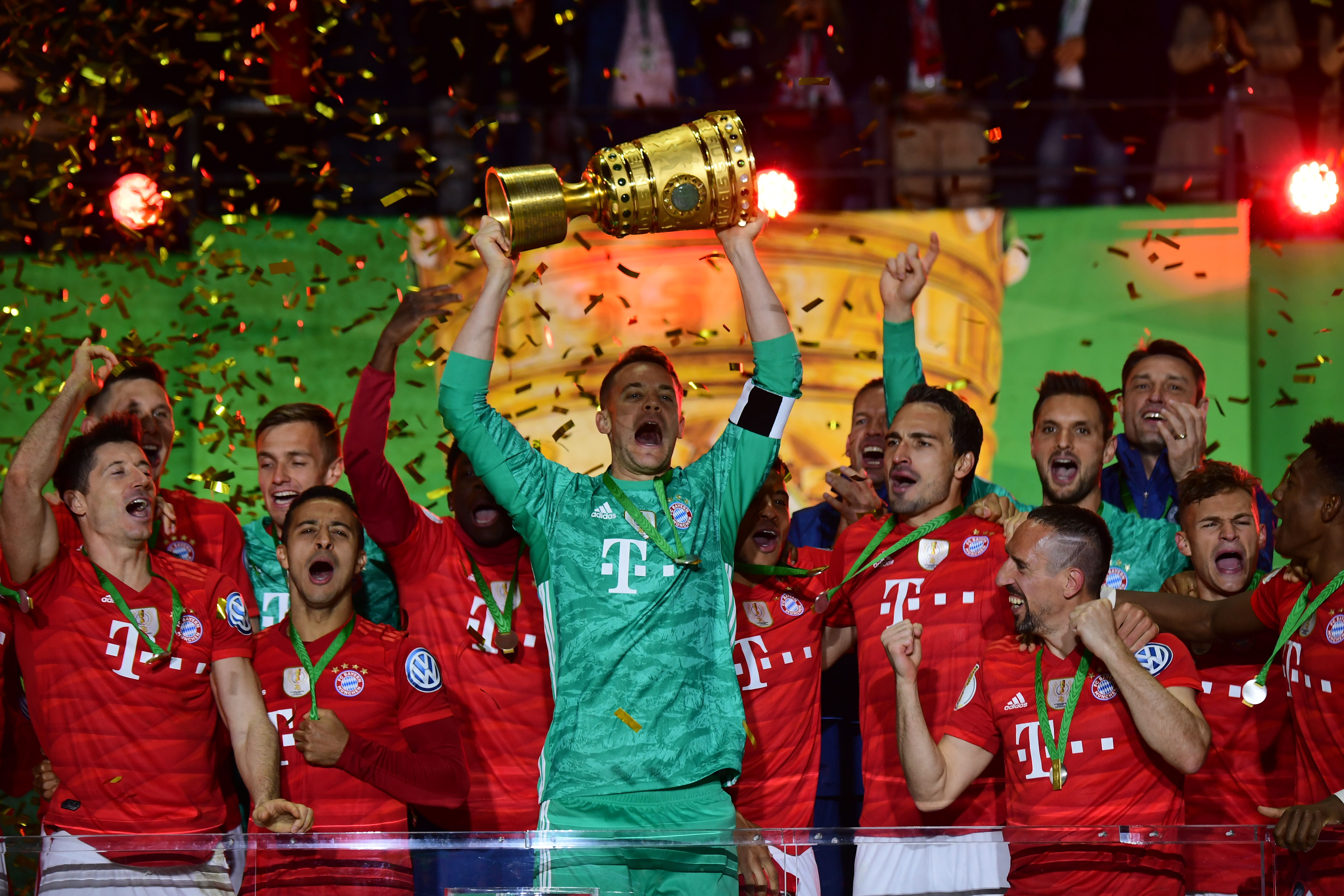 维埃里：现在拿皮奥和其他人比较毫无意义，应该让他安心踢球（维埃里：别再拿皮奥与他人对比，让他专注踢球）