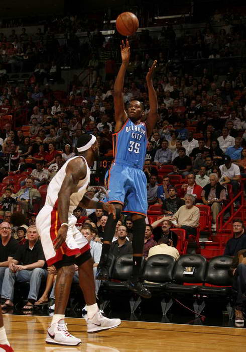 拜仁连续19场德甲主场进球2+，上一次没做到正是对阵勒沃库森（拜仁德甲主场19连场至少2球，上次例外恰逢勒沃库森）