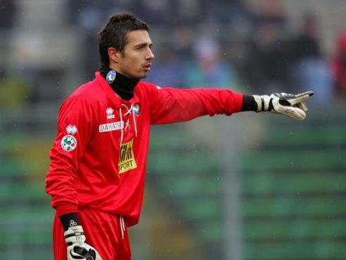 龙塞罗：姆巴佩第一球灵动如大罗，第二球再现C罗暴力美学（龙塞罗：姆巴佩首球灵气似大罗，次球再现C罗式力量美学）