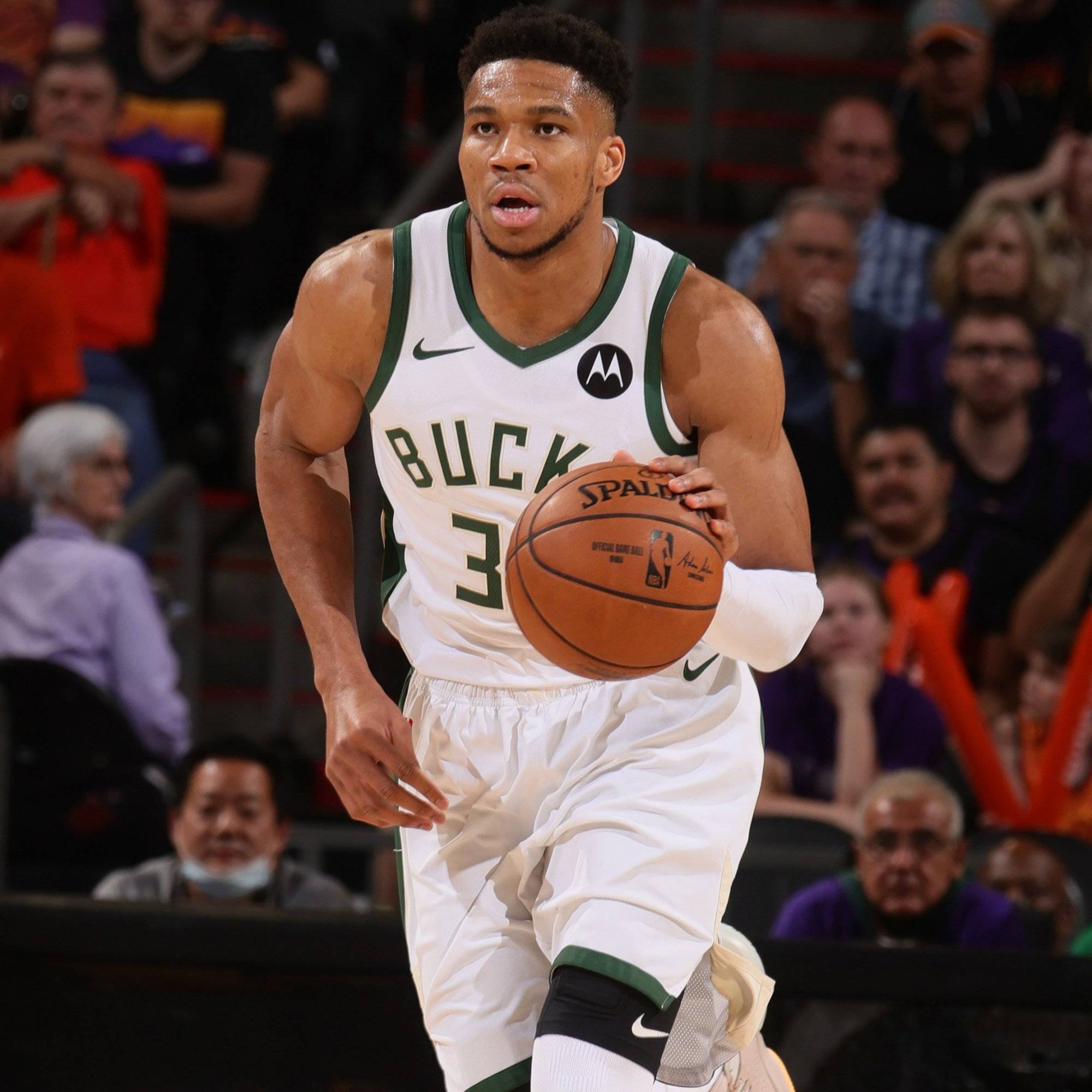 巴萨2-1逆转法兰克福，孔德头球双响，亚马尔、拉什福德送助攻（巴萨2-1逆转法兰克福，孔德头槌梅开二度，亚马尔与拉什福德奉献助攻）