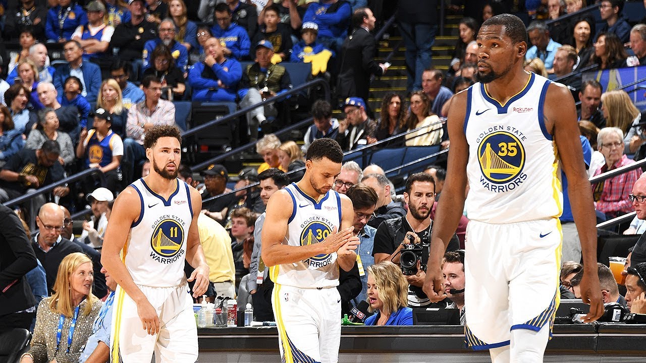 球员暖心动作感动全场（球员贴心举动温暖全场）