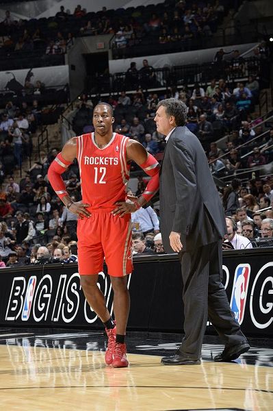 邮报：梅努希望冬窗离开曼联，有12家俱乐部对他感兴趣（邮报：梅努意欲今冬离开曼联，12家球队有意引进）